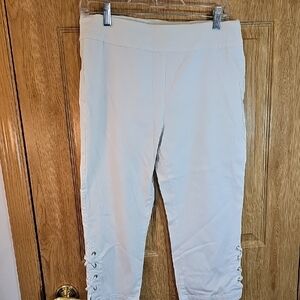 JM Collection Cream Cropped Pants
